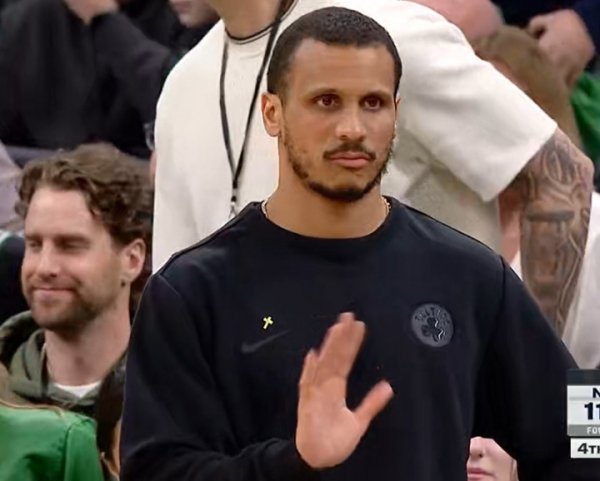 配资开户 讲武德~绿军29记三分再次追平历史纪录 马祖拉示意最后一攻别打了